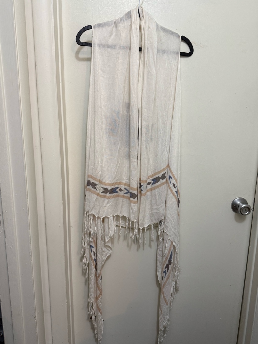 Lightweight White Fringe Vest with Geometric Aztec Print - Picture 2 of 4
